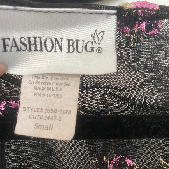 SOLD- Embroidered Vintage Milkmaid Blouse - Picture 4 of 4